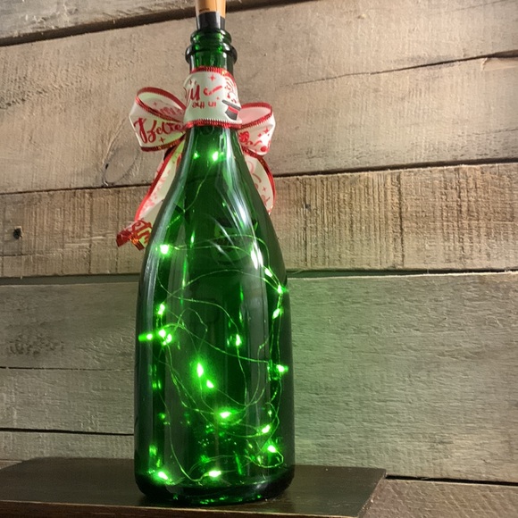 Green ‘North Pole’ champagne bottle lantern - Picture 9 of 10